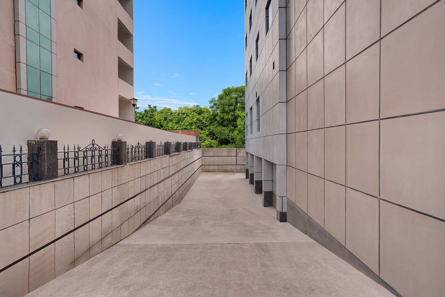 hotels in noida sector 1
